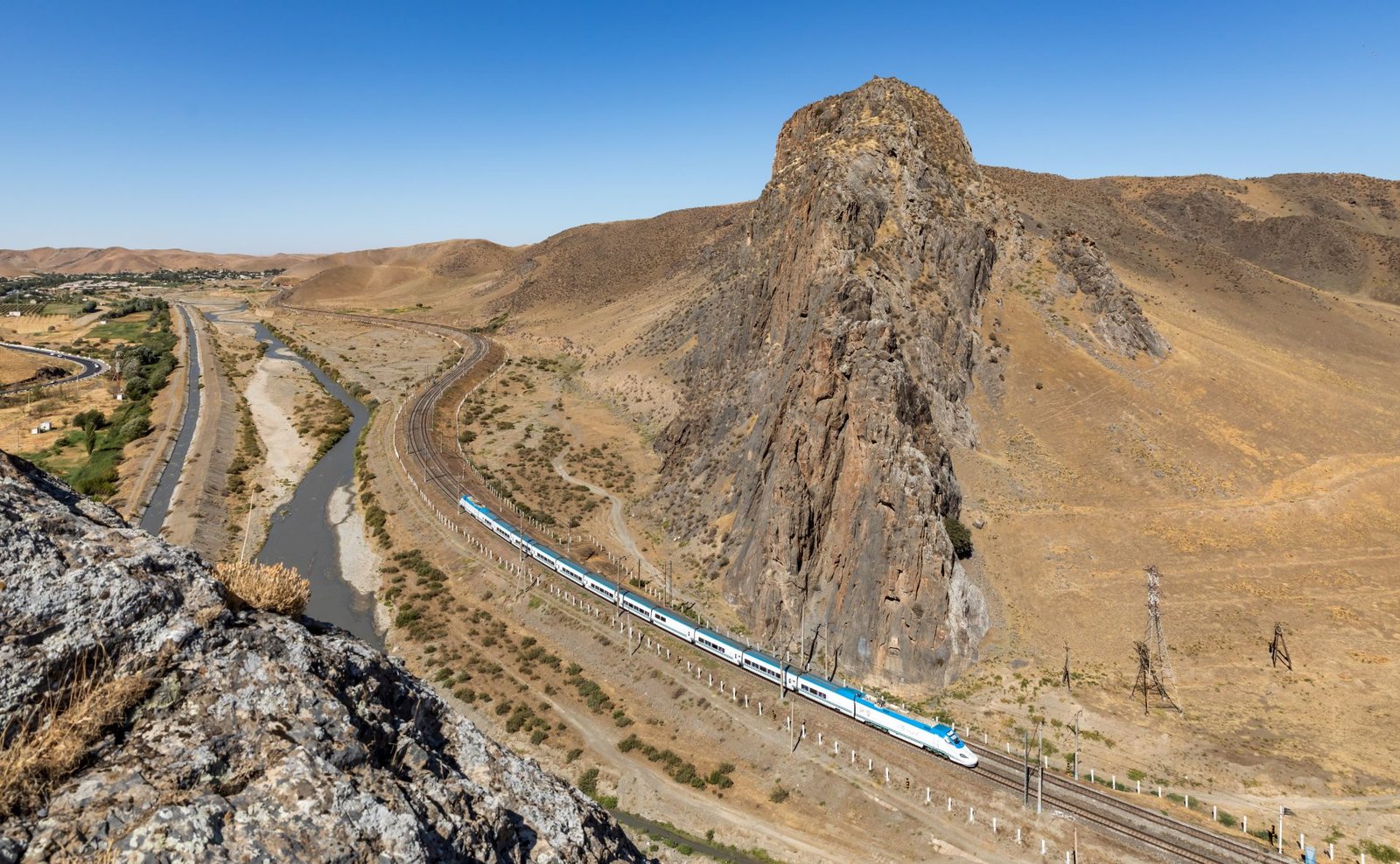 Uzbekistan by Train 2026: Booking Afrosiyob Without Losing Your Seat