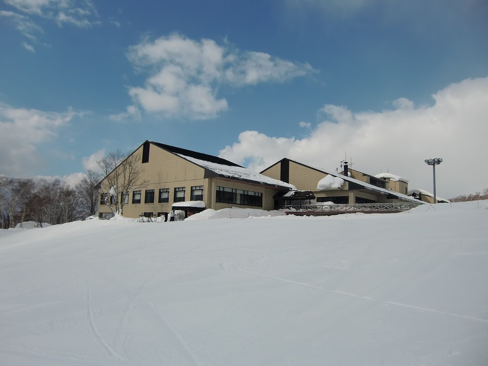 What Skiing in Japan Actually Costs in 2026-27: Niseko vs Hakuba vs Nozawa