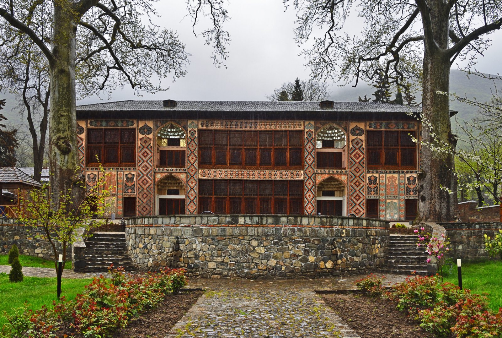 Sheki Guide 2026: Khan’s Palace, Caravanserais and Getting There