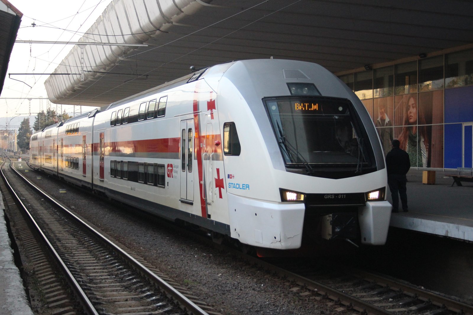 Tbilisi-Yerevan-Baku Transport Guide 2026: Trains and Border Crossings